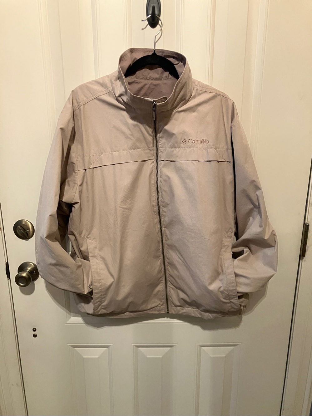 Columbia men’s light jacket size L zip up windbreaker